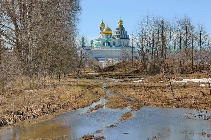 апрель