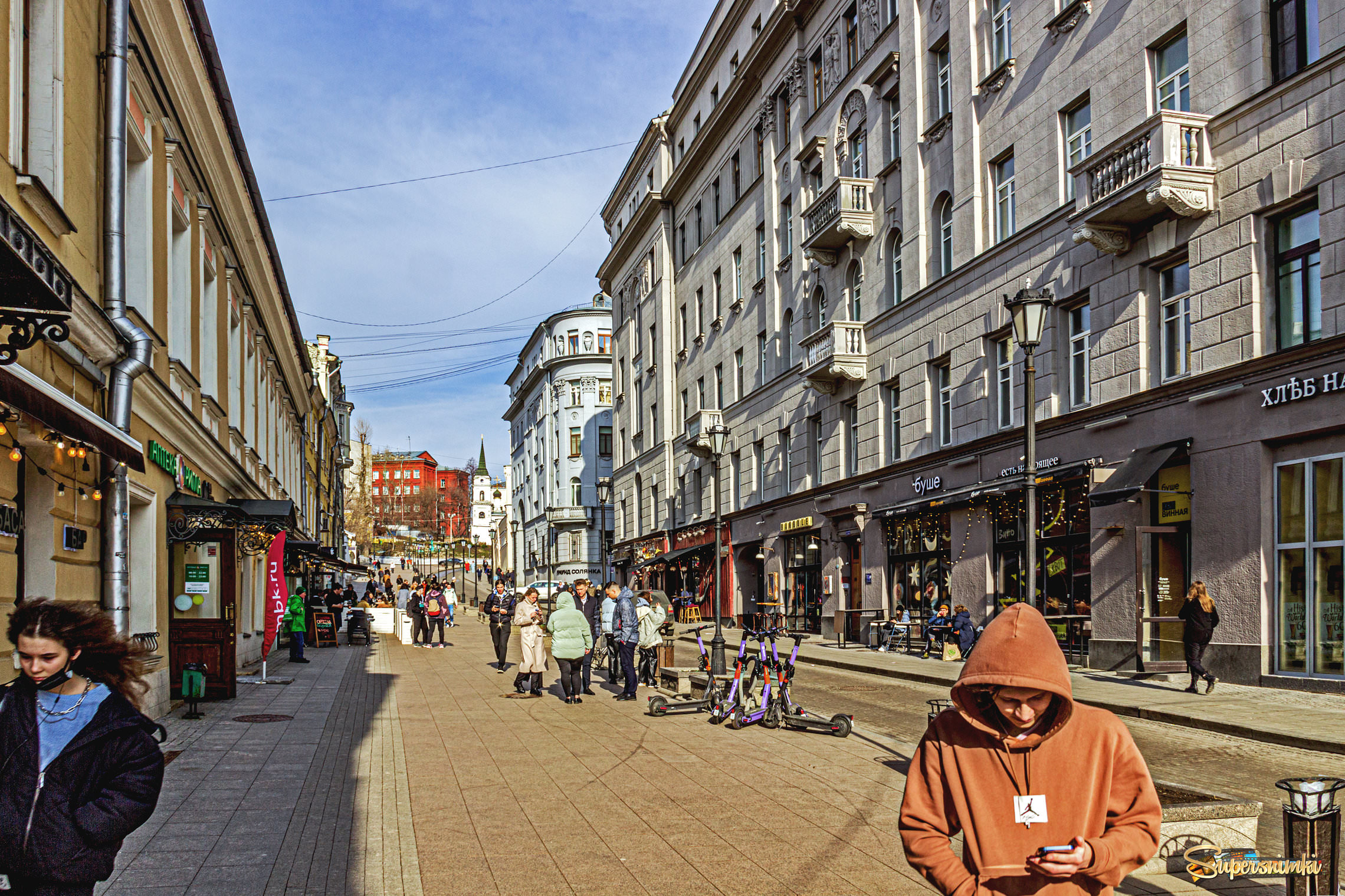 Улица Забелина - улица в центре Москвы .
