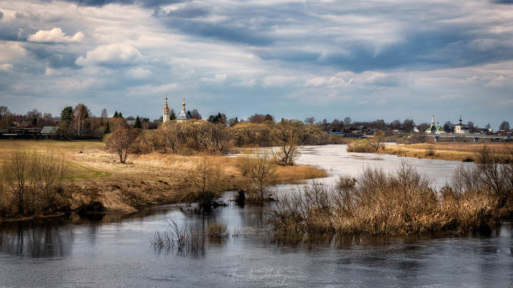 Краски весенней реки