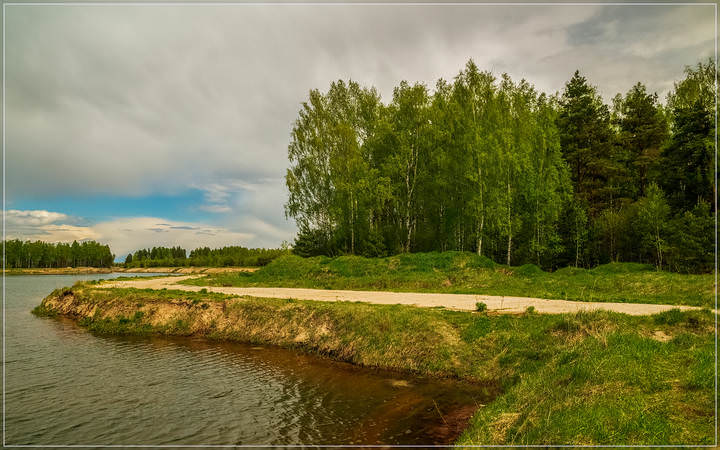 Лес, дорога, озеро....