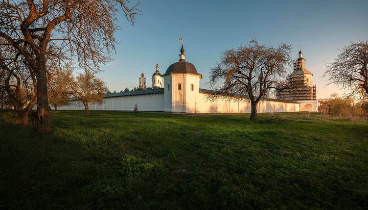 Древний монастырь