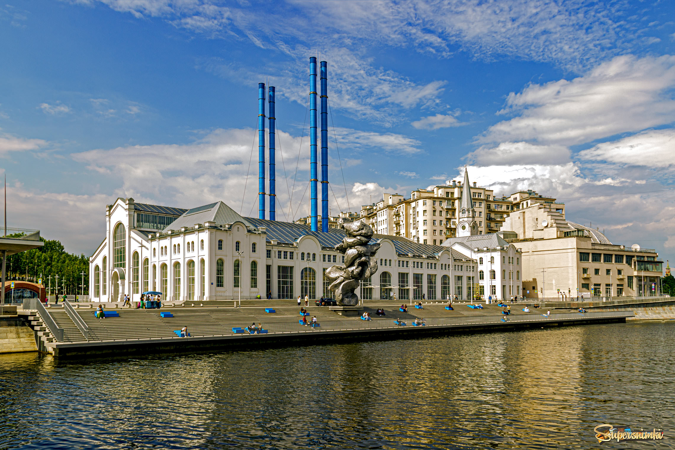 Дом культуры "ГЭС - 2" с Якиманской набережной.