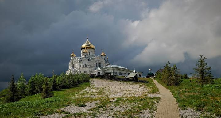Белогорский Свято-Никольский православно-миссионерский мужской монастырь. Пермский край.