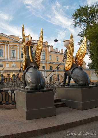 Грифоны на Банковском мосту.