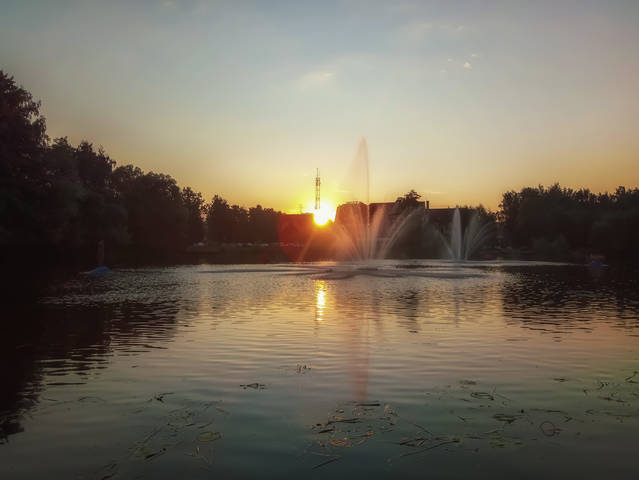 Красные фонтаны
