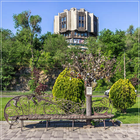 Скамья влюбленных и Дерево счастья