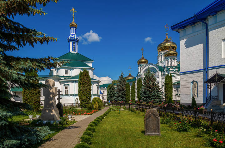 Раи́фский Богоро́дицкий монасты́рь 