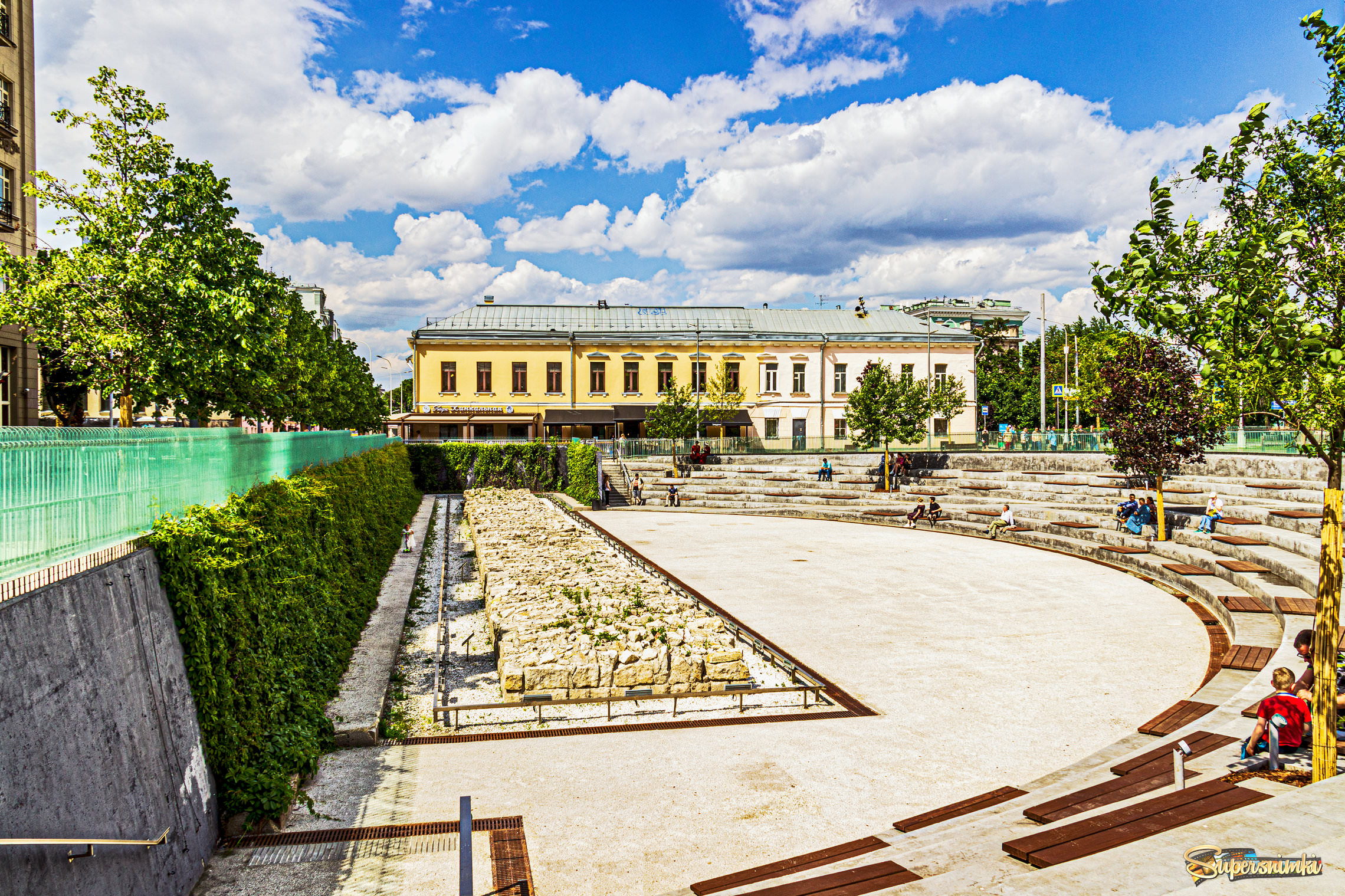 Археологический парк-амфитеатр "Фрагмент стены Белого города на Хохловской площади".
