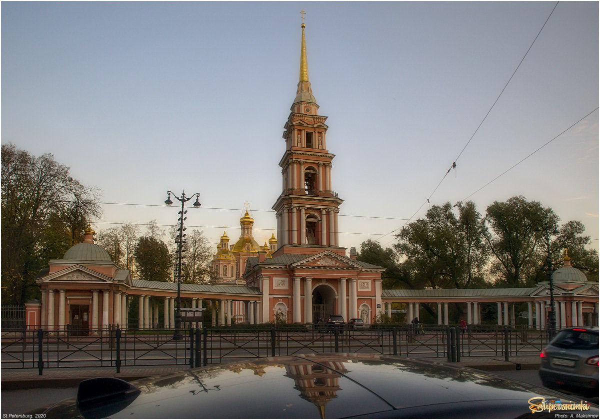 Вид на колокольню и Крестовоздвиженский казачий собор со стороны Лиговского проспекта