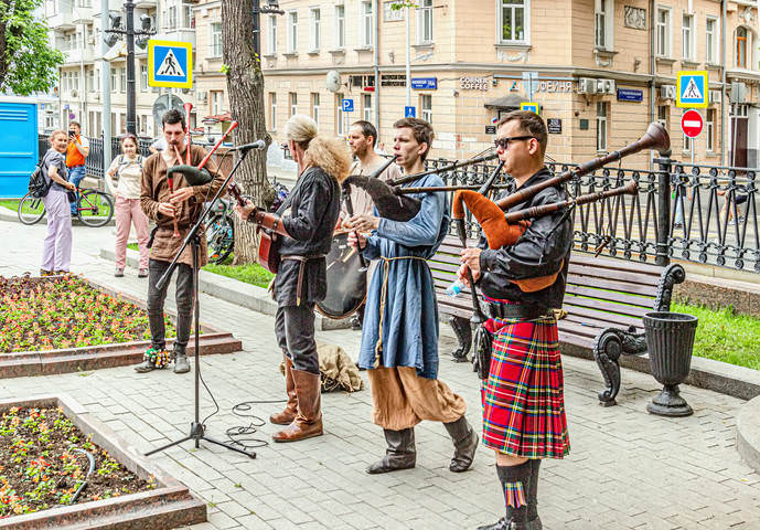 Уличные музыканты...