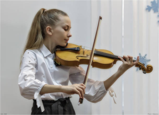 Юная скрипачка Злата Серебрякова
