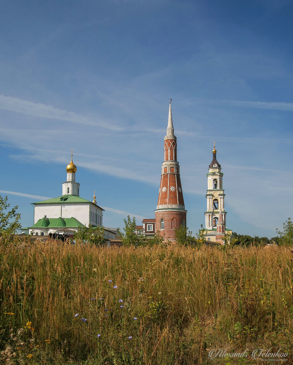 Вид на Богоявленский Старо-Голутвин мужской монастырь.