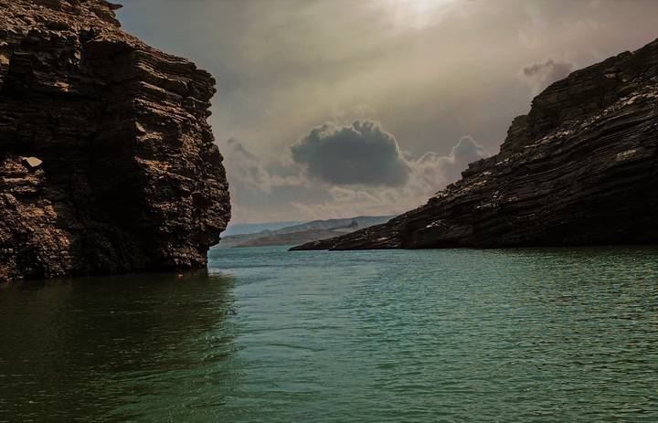 Чиркейское  водохранилище. Северный Дагестан.