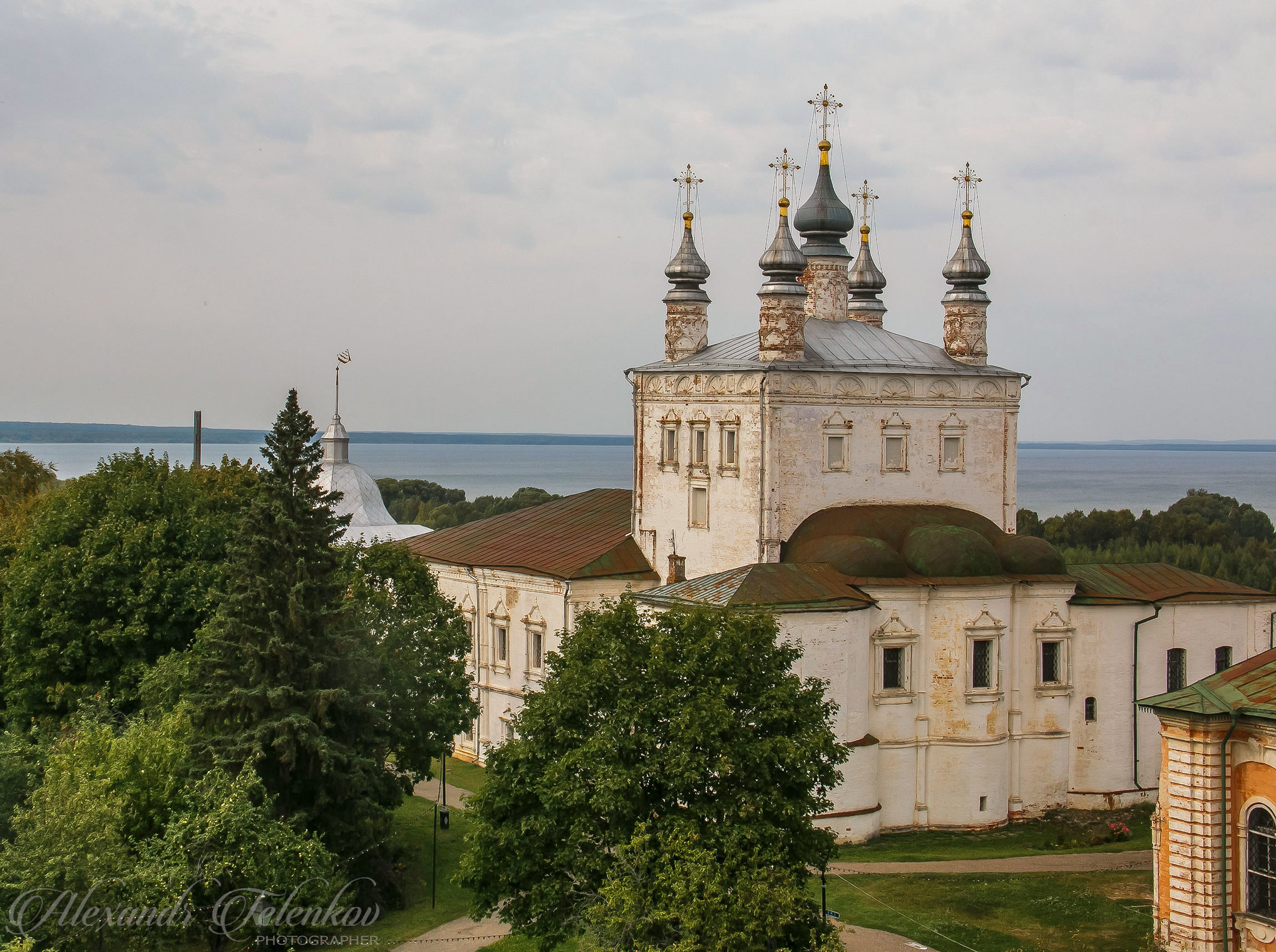 Церковь Всех Святых с трапезной в Горицком Успенском монастыре в Переславле-Залесском.