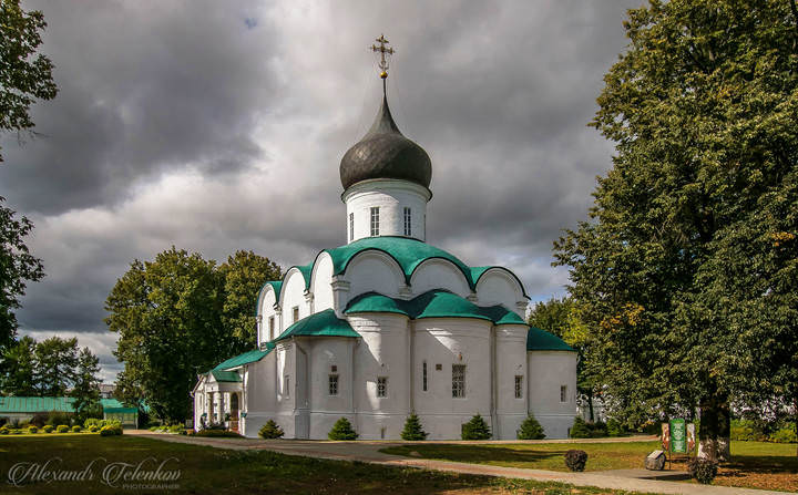 Собор Троицы Живоначальной в Свято-Успенском монастыре .