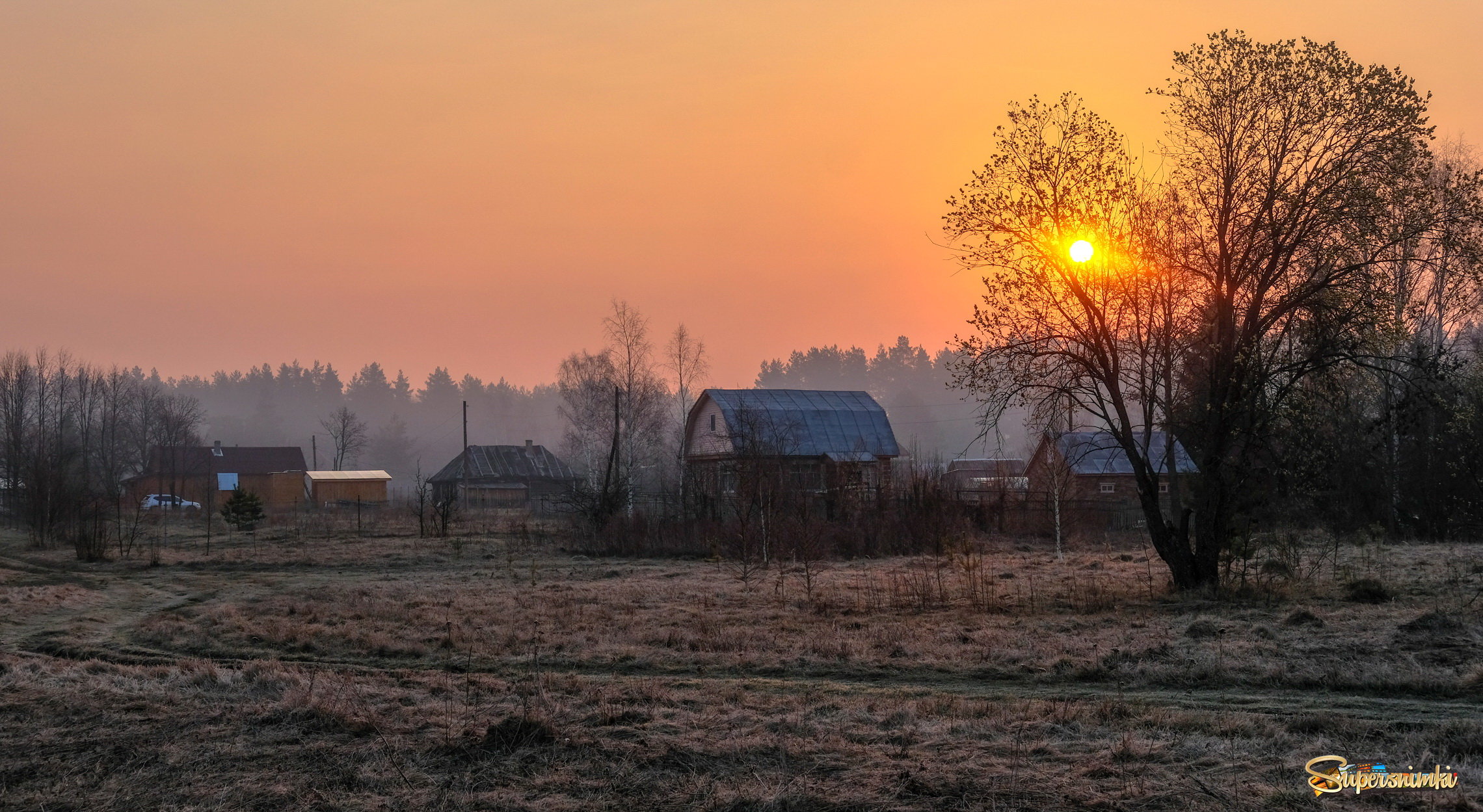 Апрельский восход в деревне