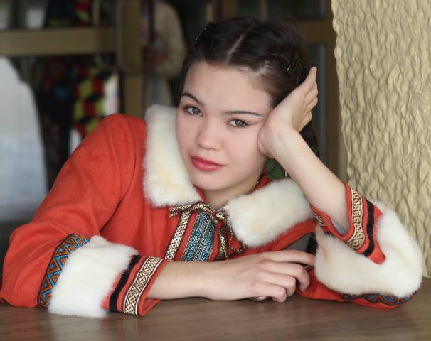 задумалась