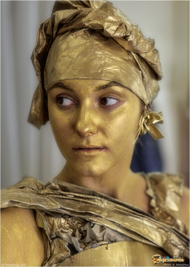 Актриса Виктория Гриценко в роли статуи Психеи в спектакле «Как Арапа женили...»