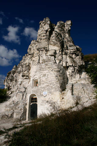 Пещерный храм