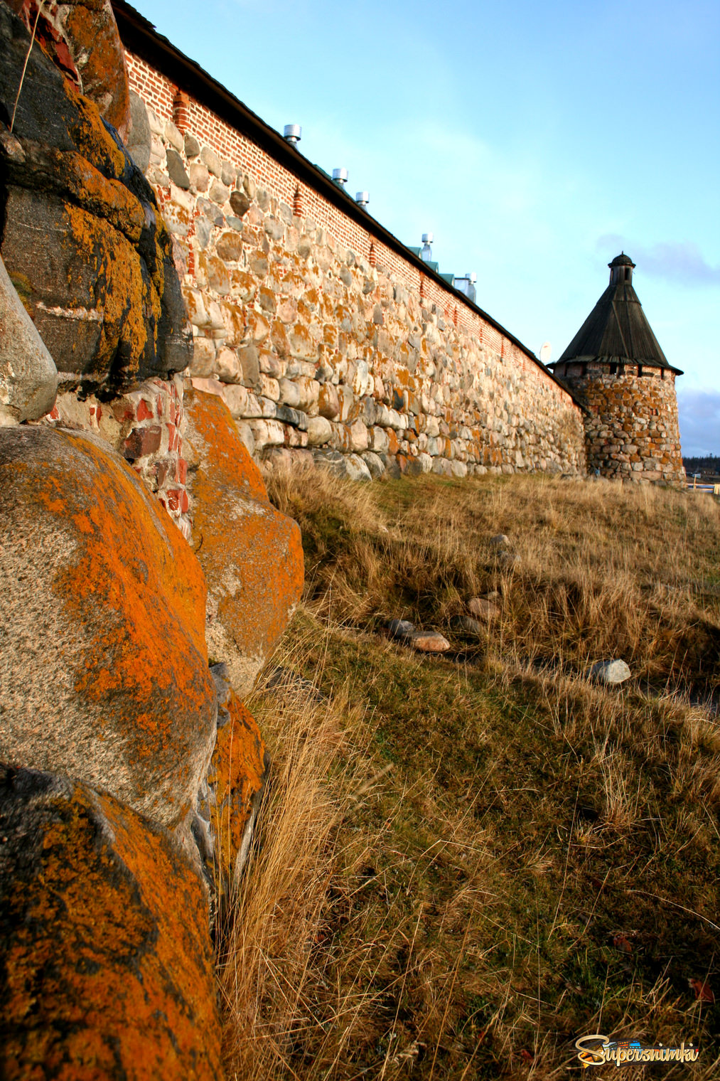Монастырские стены