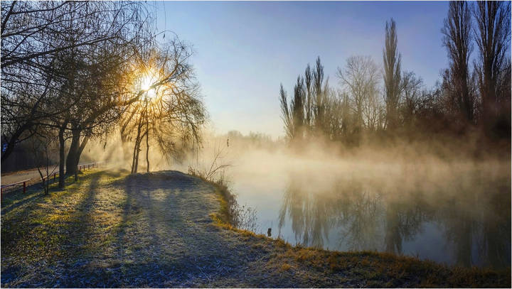 В рассветных лучах..