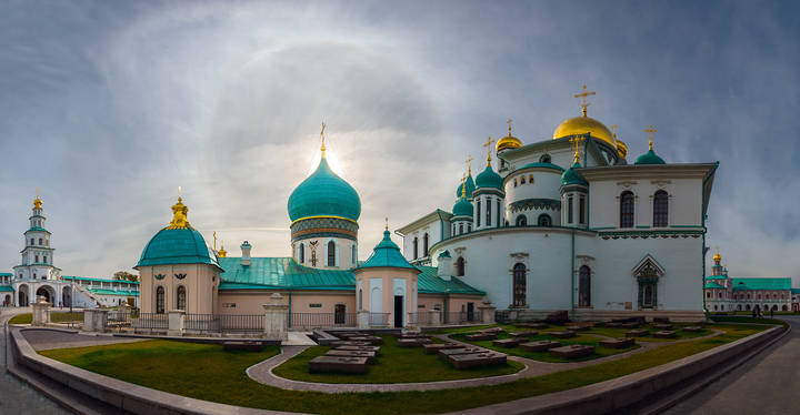 Солнечный нимб над Новым Иерусалимом