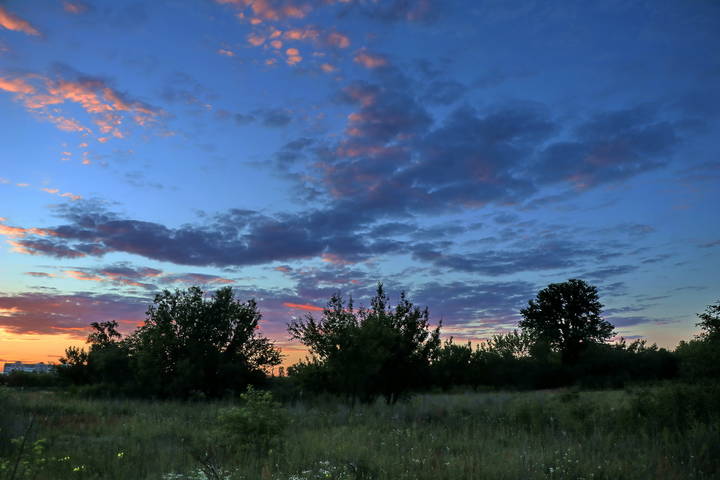  Небо с растрёпанными облаками.