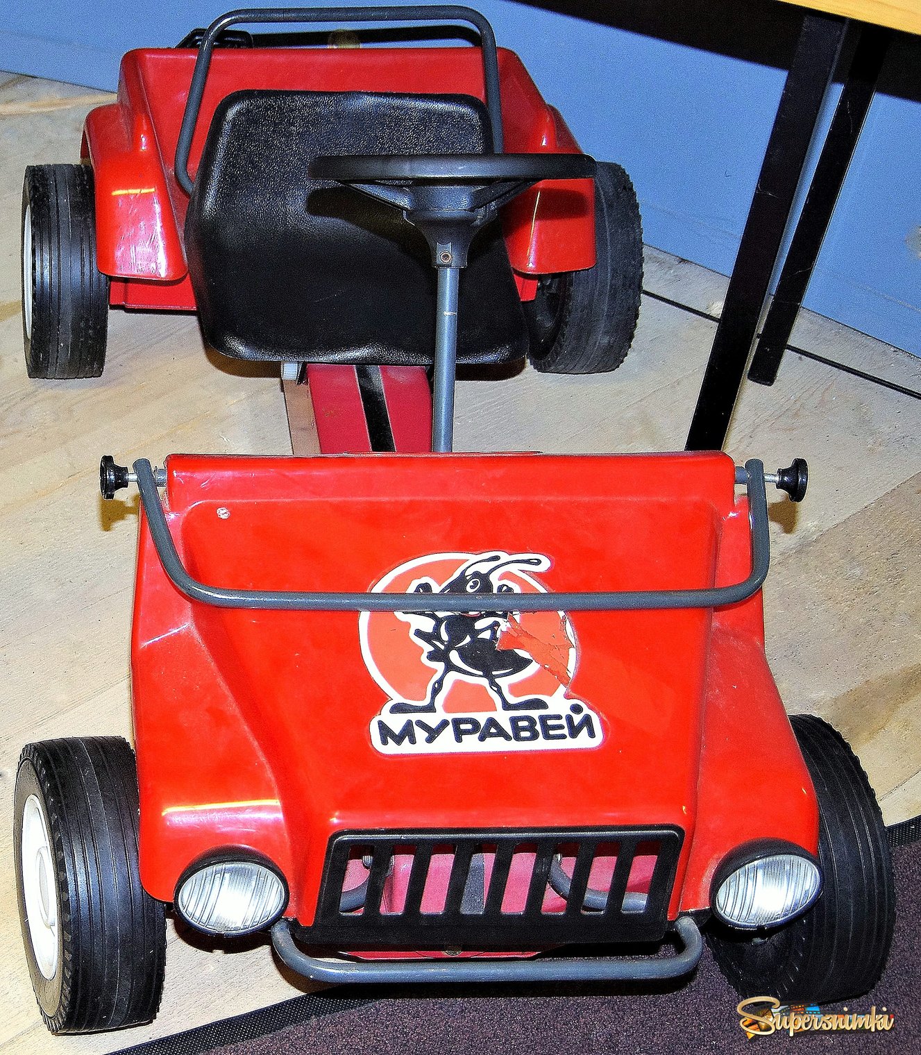 Детский педальный автомобиль «Муравей».  
