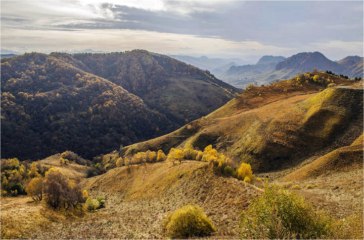 Осенний вечер в горах Карачая..