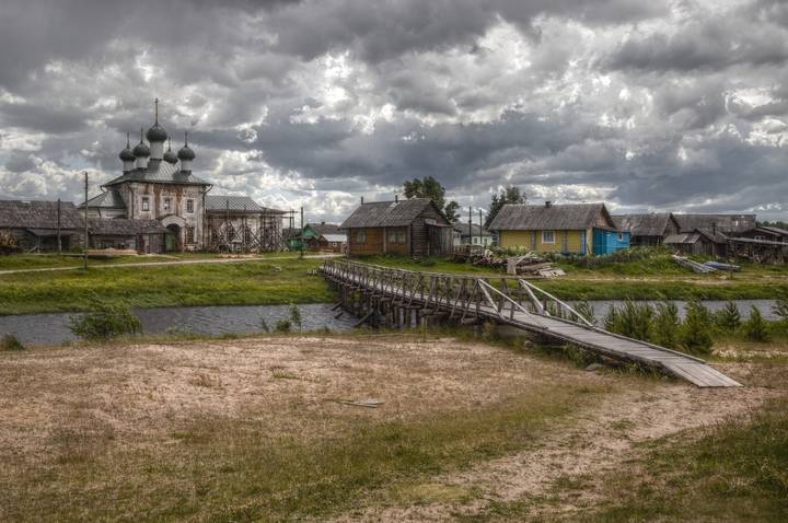Вид на церковь во имя Успения Божией Матери.