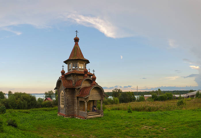 У часовни