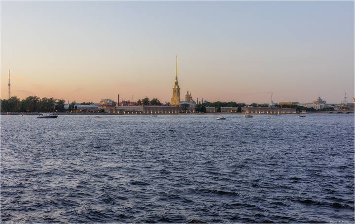 Вид на Петропавловскую крепость