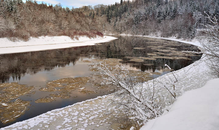 Река в январе...