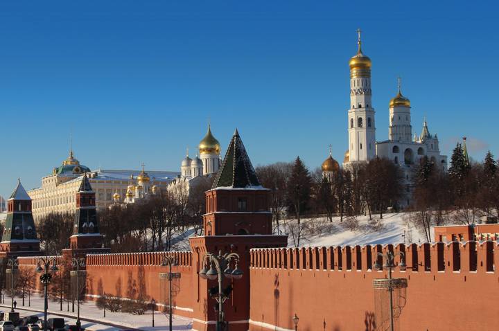 за Кремлевской стеной