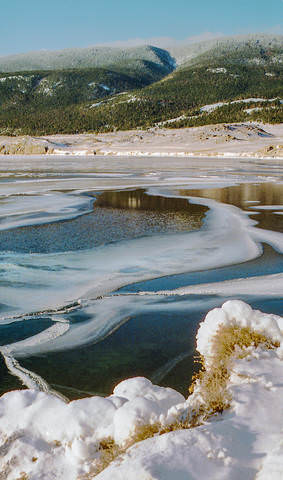 Узоры декабря на Байкальской воде.