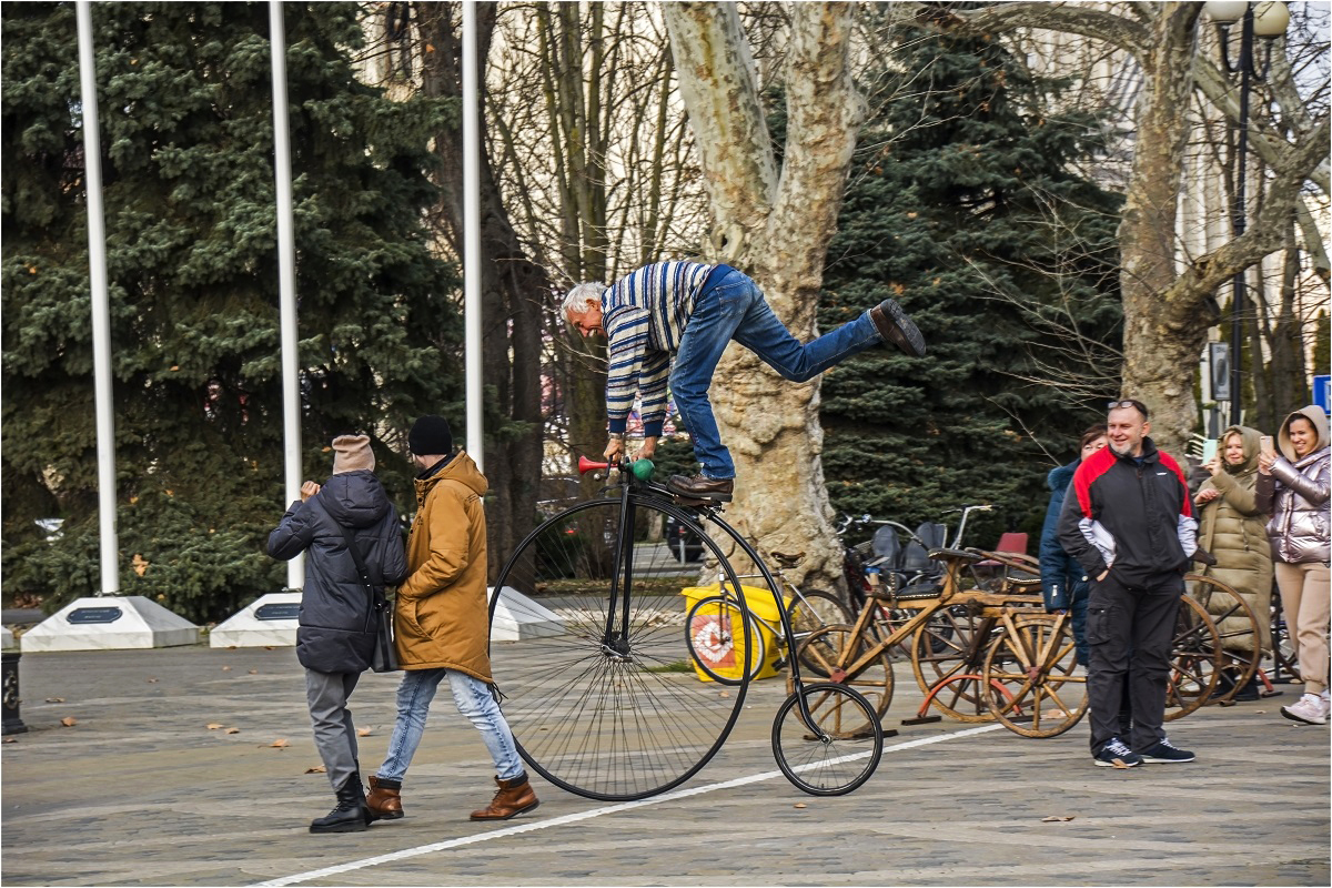 Уличная вело-акробатика..