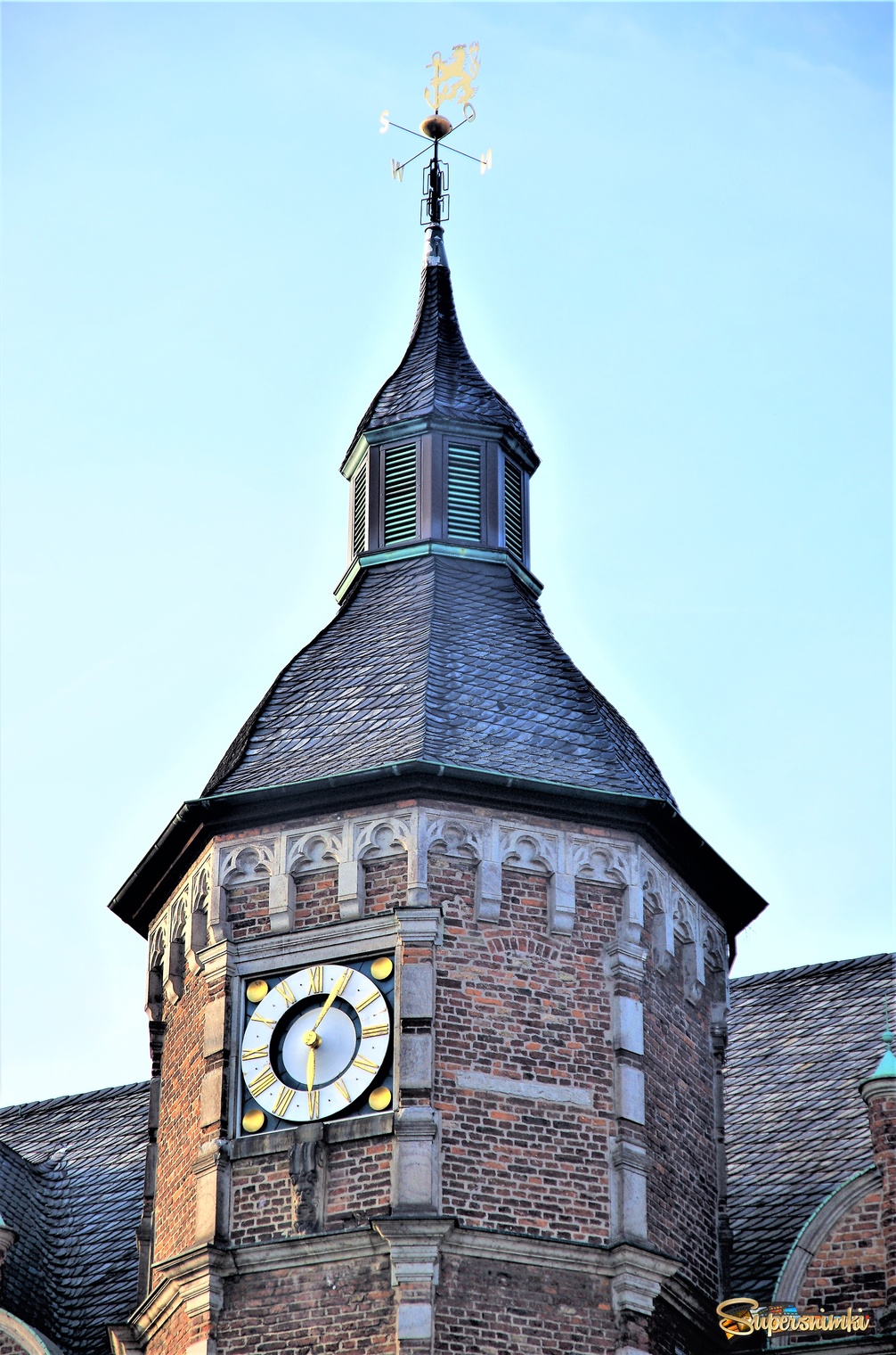 Часы на Дюссельдорфской ратуше.