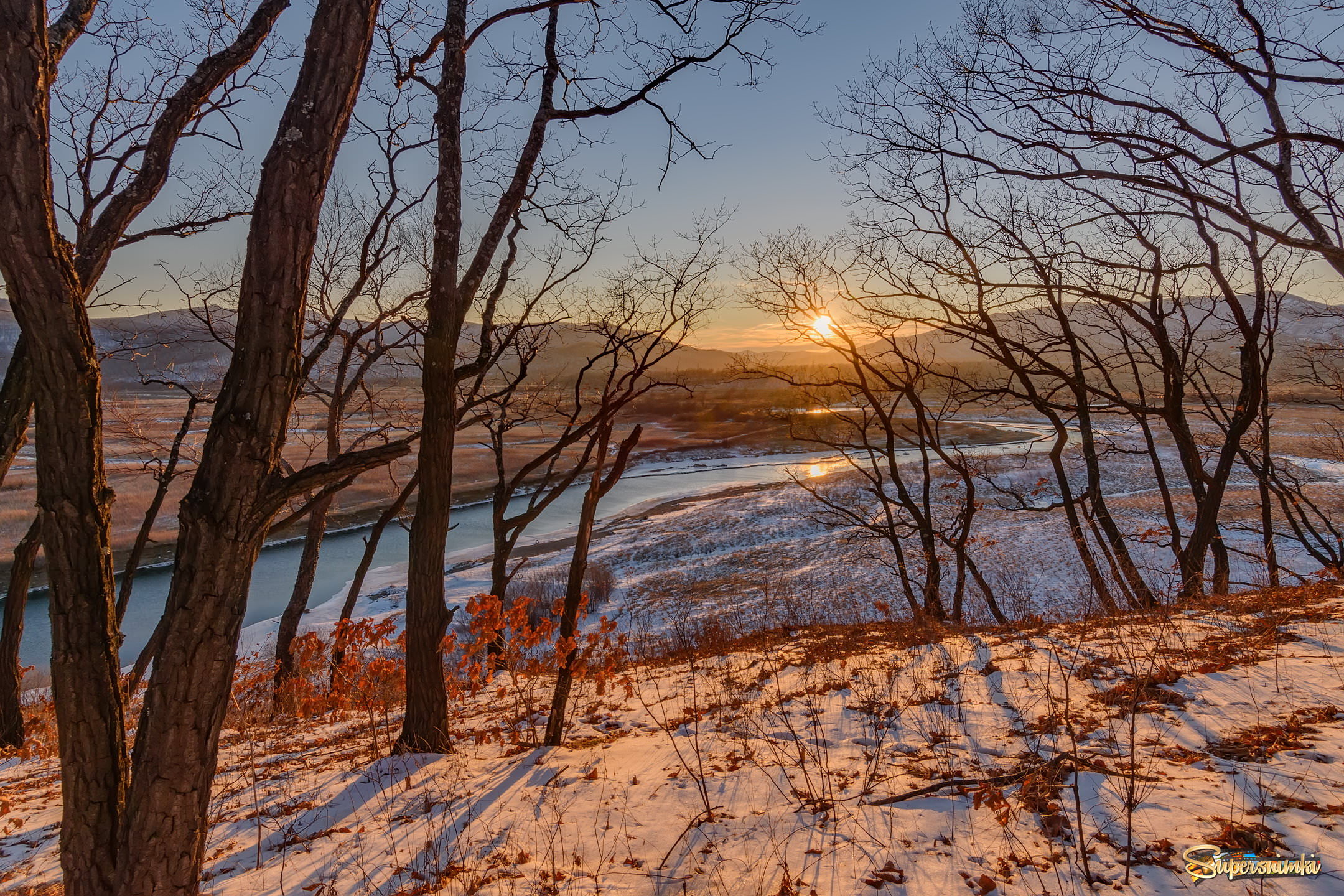 Зимний закат над долиной