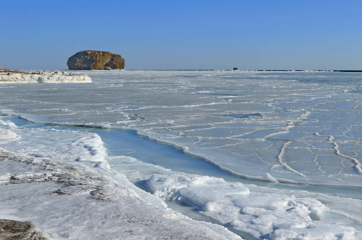 Охотское море , зима
