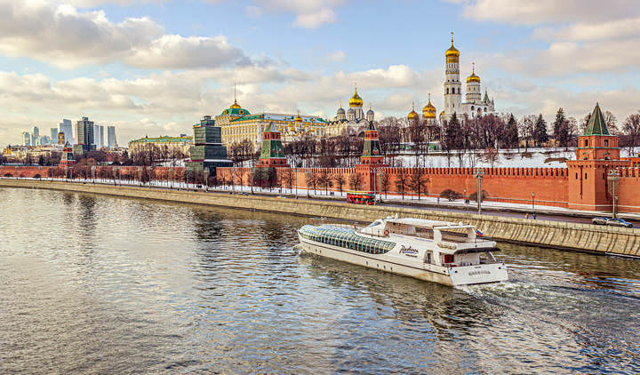 Чисто открыточная...