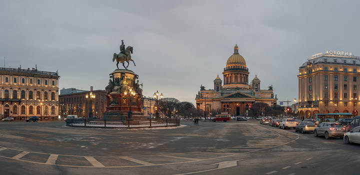 Исаакиевская площадь...