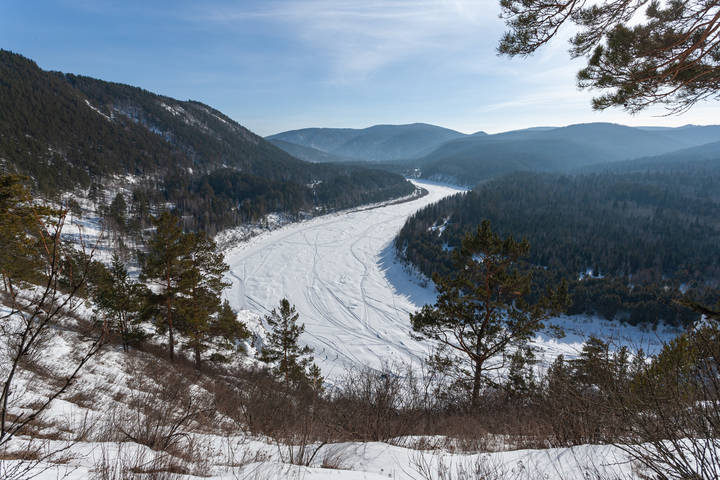 Зимняя река