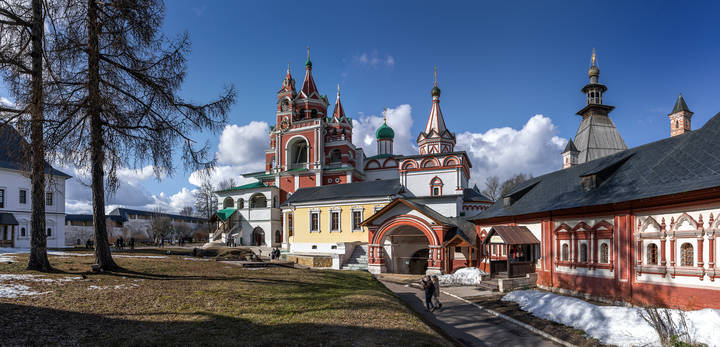 Погожий весенний день
