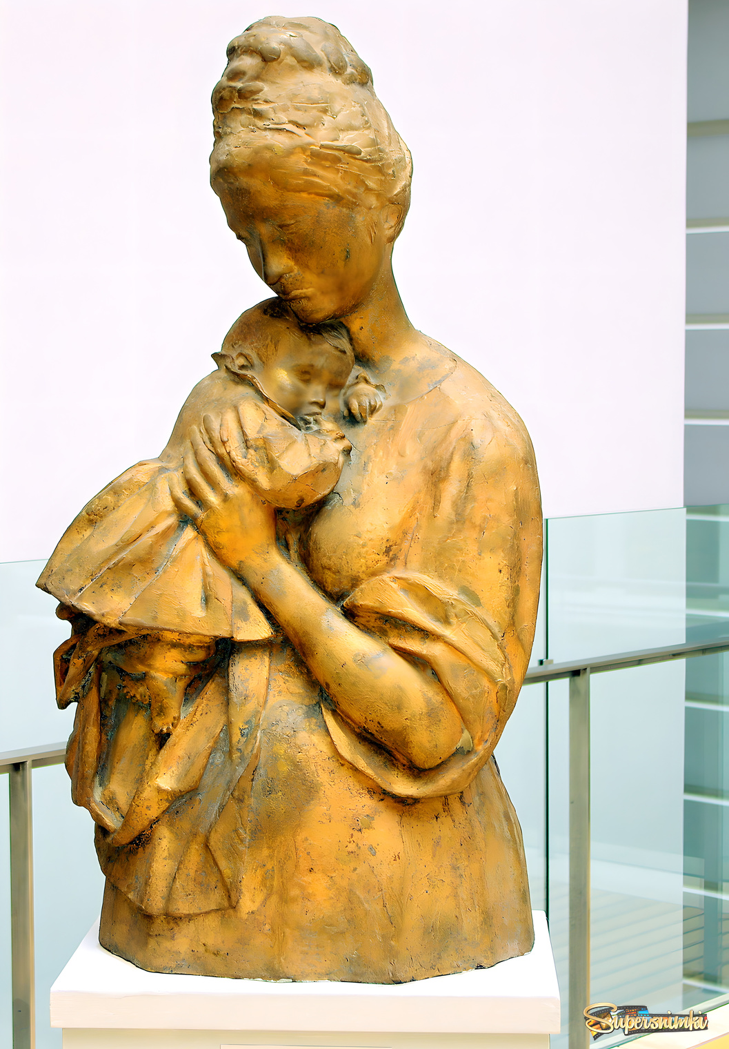Скульптура Материнство. 