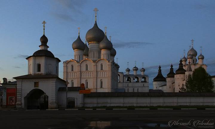 Ростовский кремль вечером.