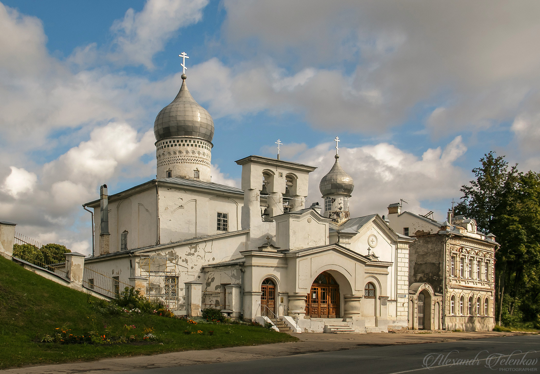 Псков.  Церковь Варлаама Хутынского.