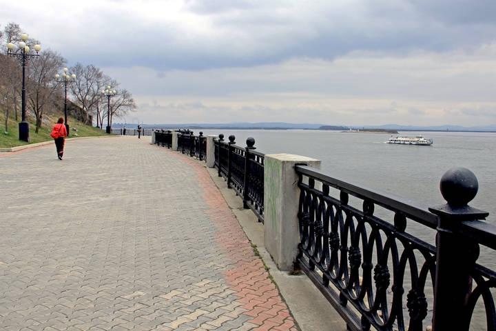На Амурском берегу, Хабаровск
