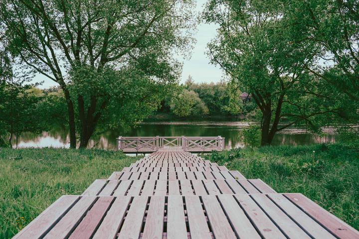 На реке