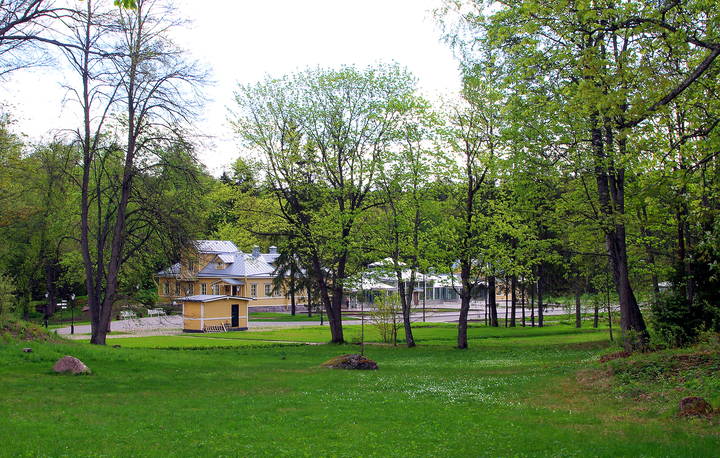 Оранжерейный комплекс в парке Монрепо..