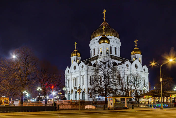 Проходя вечером по Волхонке...